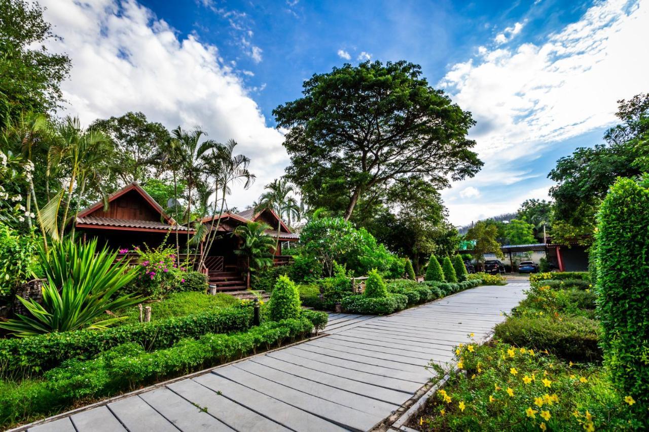 Ruan Kanchanok Pakchong Exterior photo